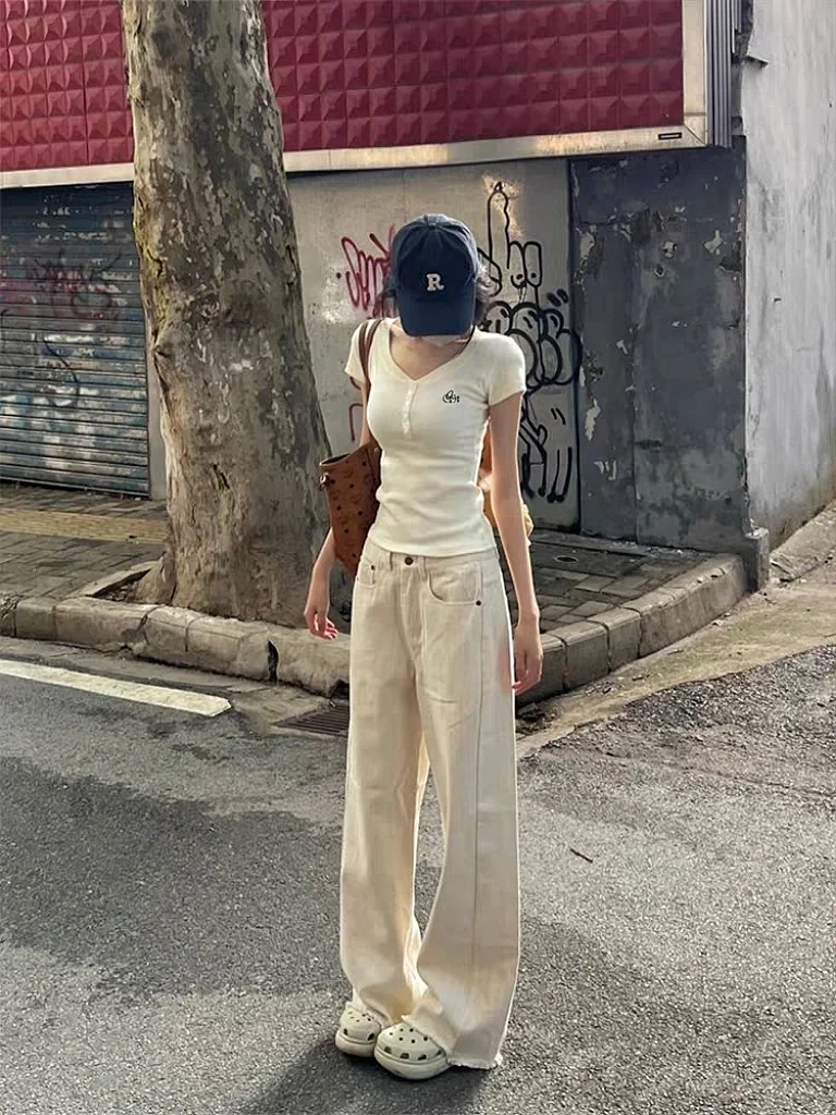 试试今年流行的小英穿搭😎