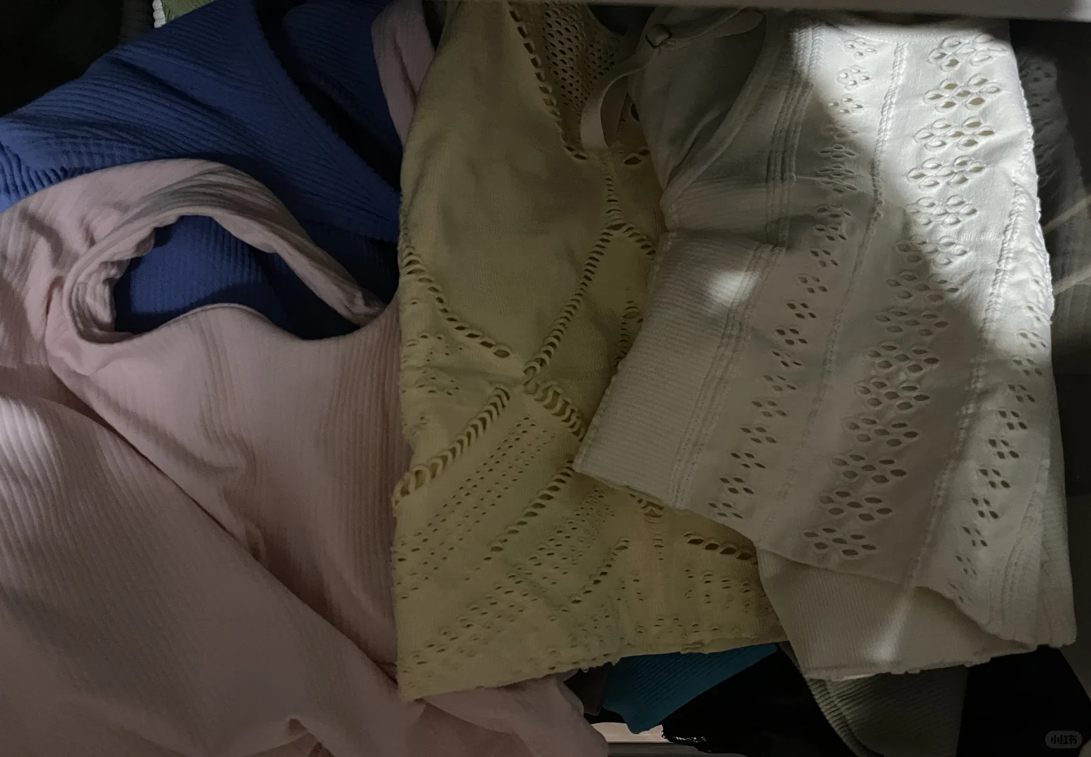 空荡荡的冰箱&衣柜里满满的瑜伽服