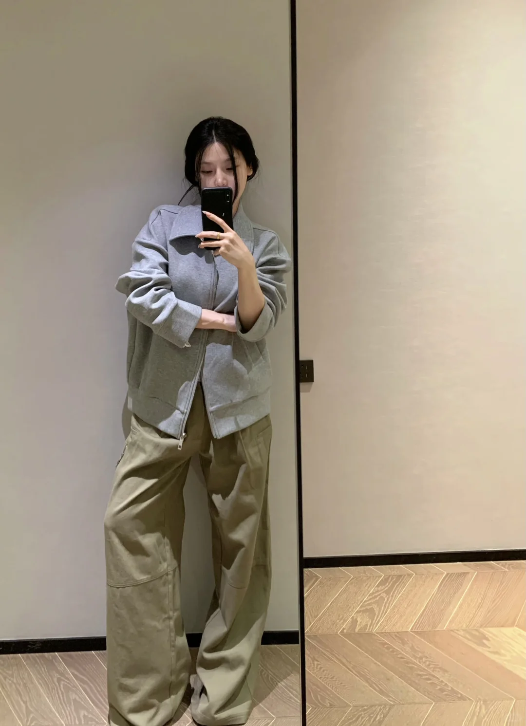 蕾丝和卫衣也可以很搭