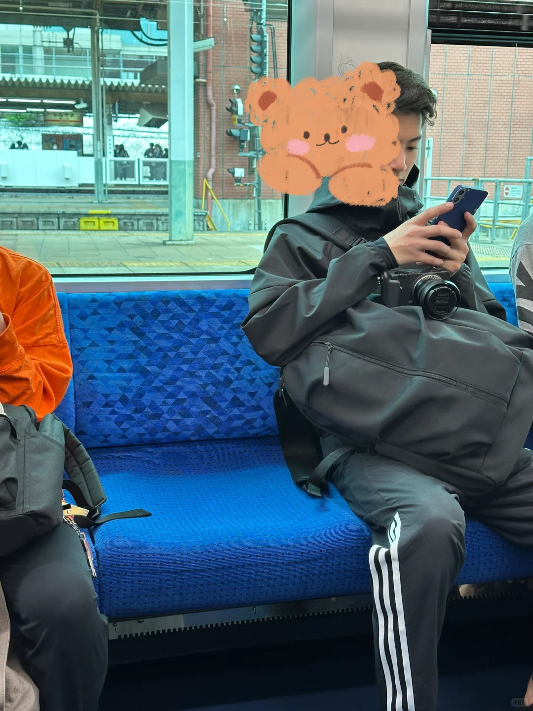 寻这位日本遇到的帅哥，用的Astrhori镜头