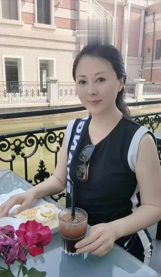 姐姐可以啊，气质颜值不俗