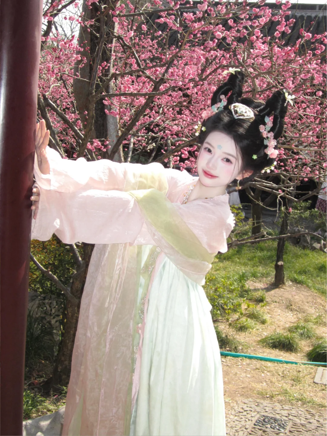 春天就该拍粉粉嫩嫩的小白兔汉服妆造～