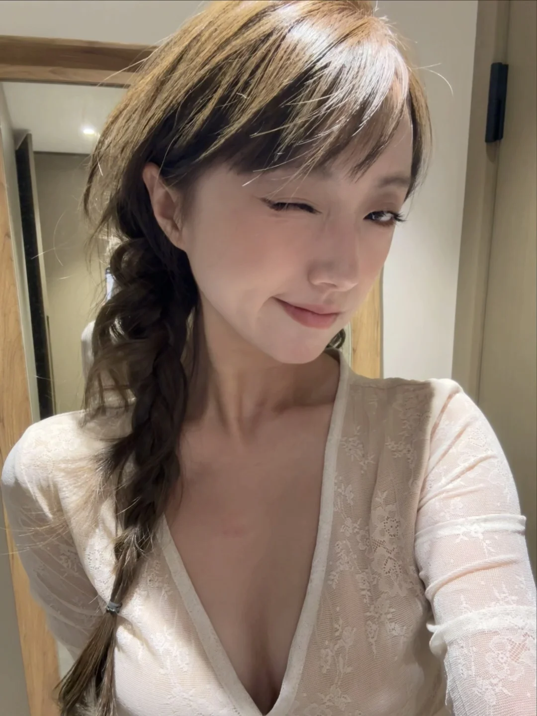 内搭当然还是白色的好看呀！