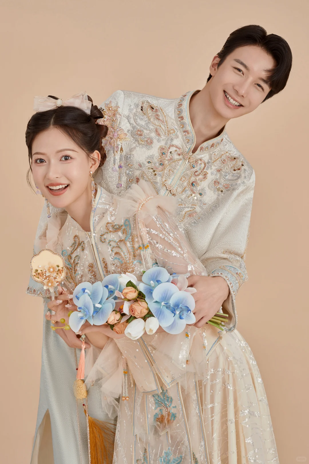 秀禾服婚纱照，彰显东方女性的妩媚动人