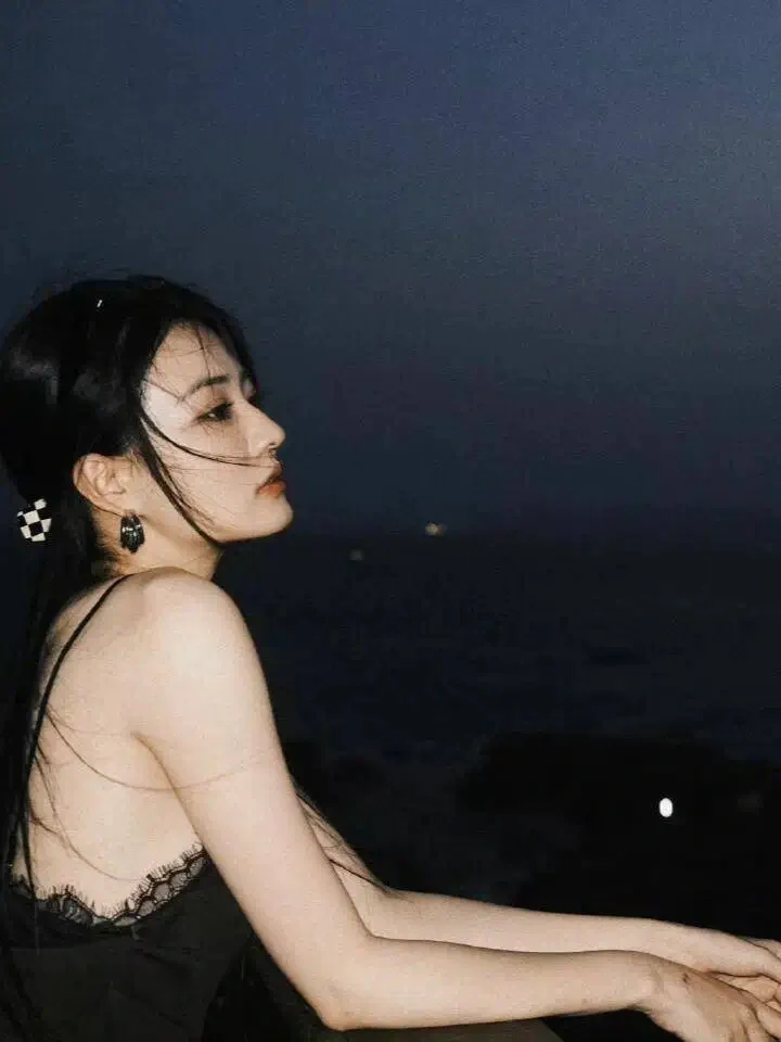 徐璐的夏天，果然是会穿，夏季风情被狠狠拿捏