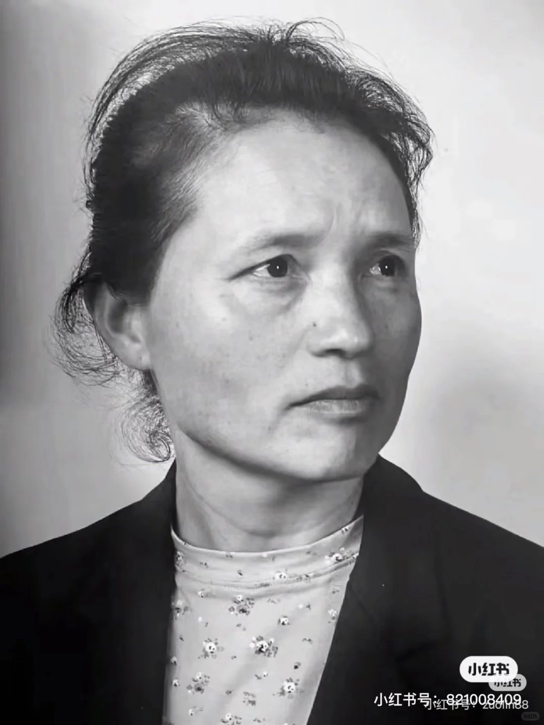 女中年侧光