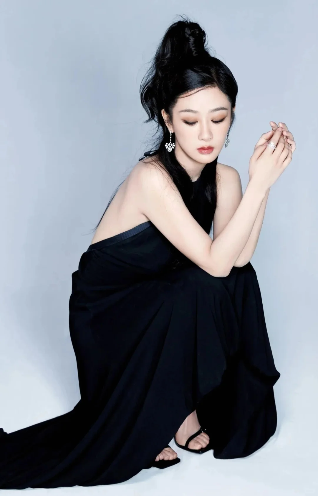 杨紫纯欲背杀封神！光洁美背勾魂，美到失语