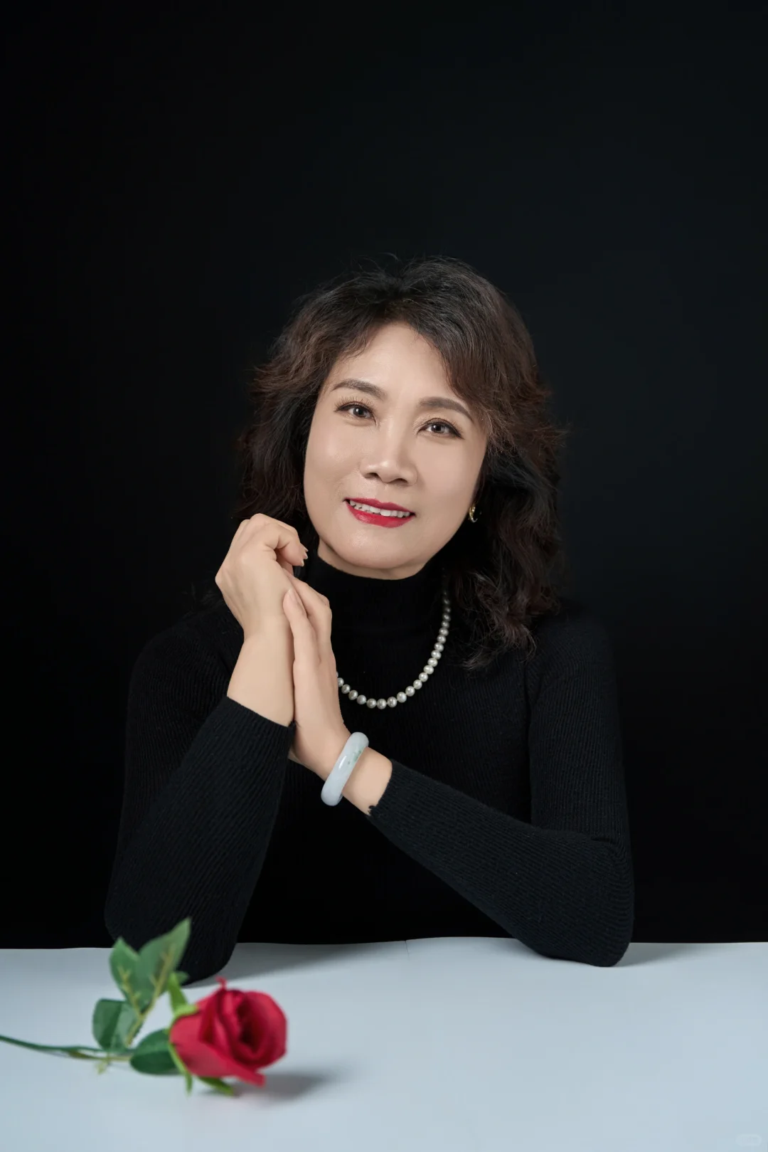 60岁姐姐肖像照，优雅大方