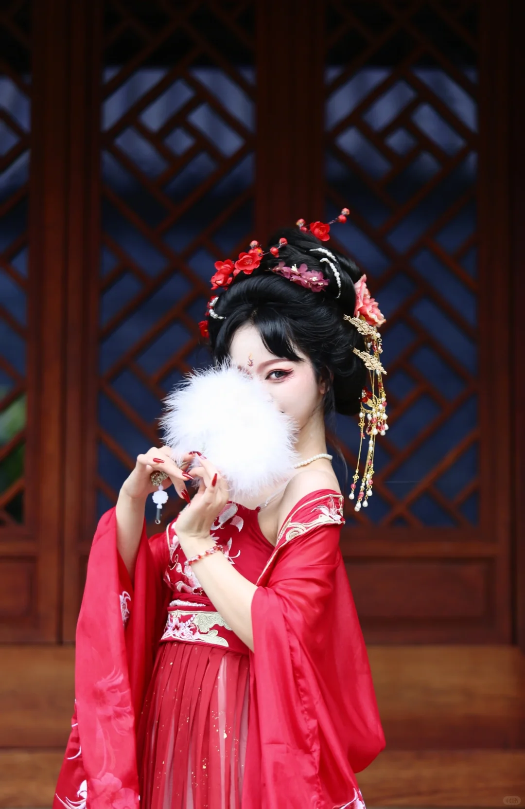 只媚女
