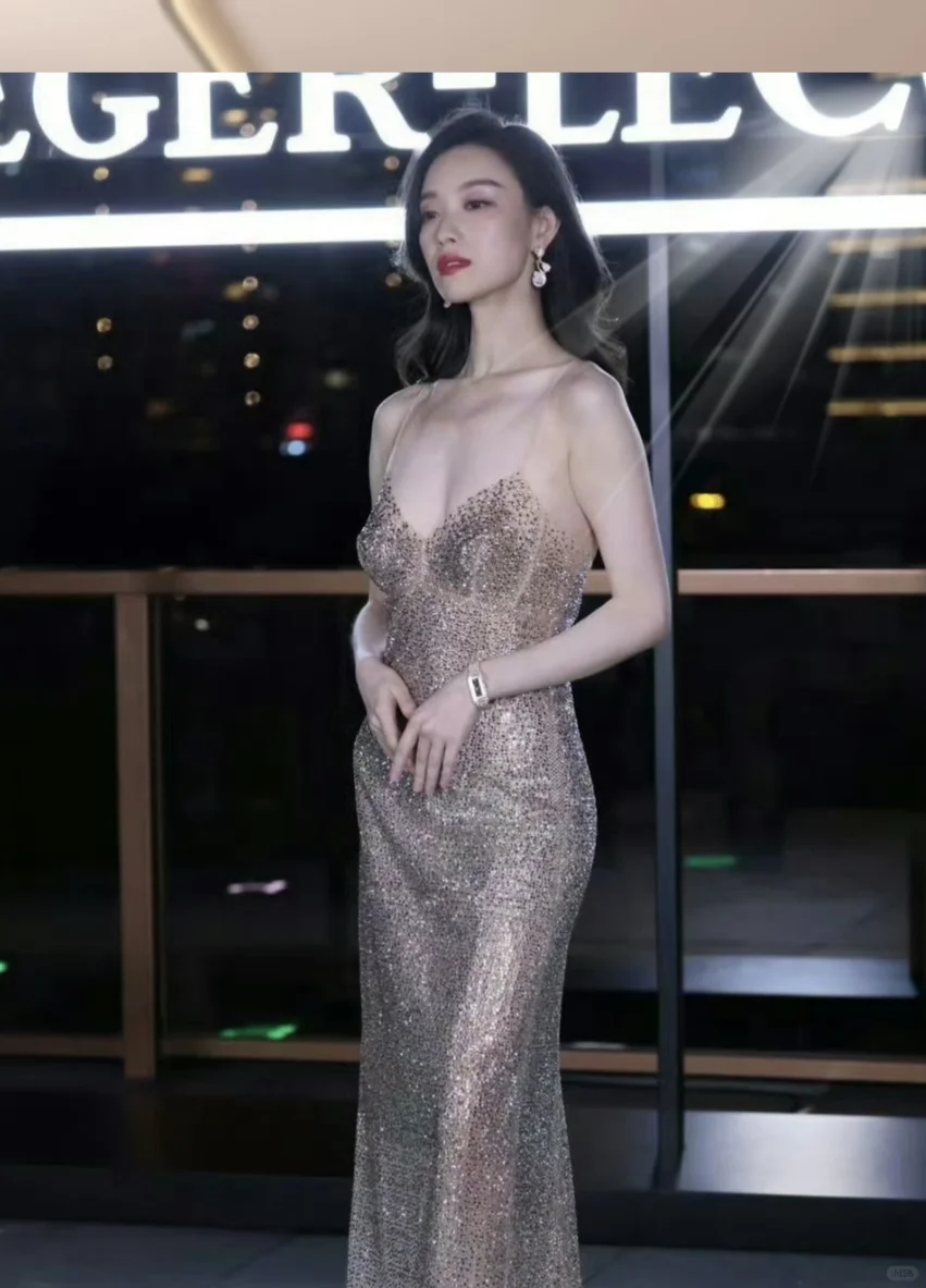 倪妮气场全开，又酷又优雅，时尚感堪称封