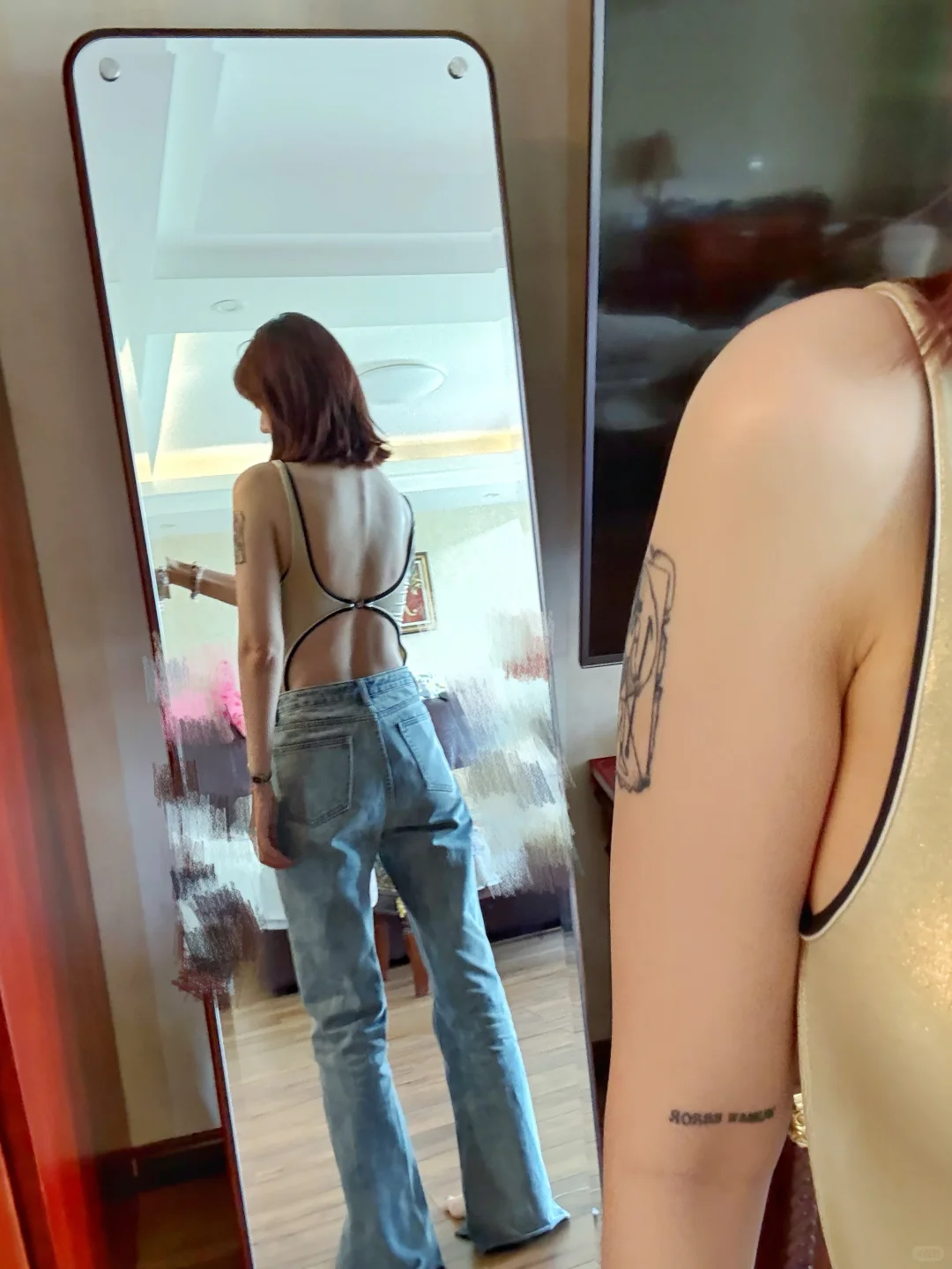没人告诉我Chanel泳衣要贴胸贴？？