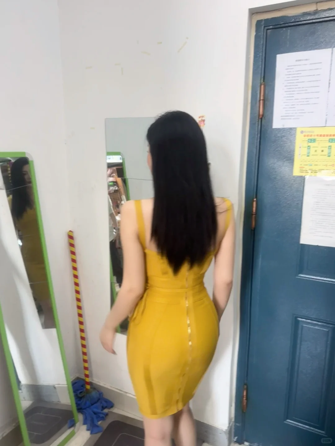 卜斯斯60r💰的姜黄色裙子品控也太好了吧❗️