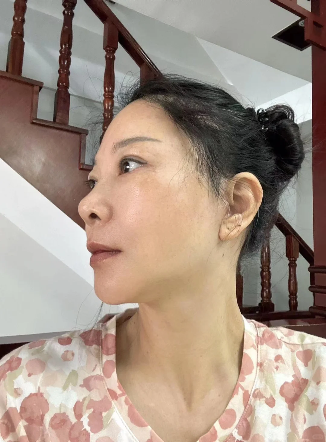 50岁的侧脸 轮廓清晰没有老态