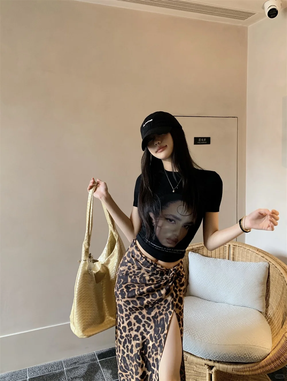 🆒叛逆黑T！豹纹裙塑造辣妹