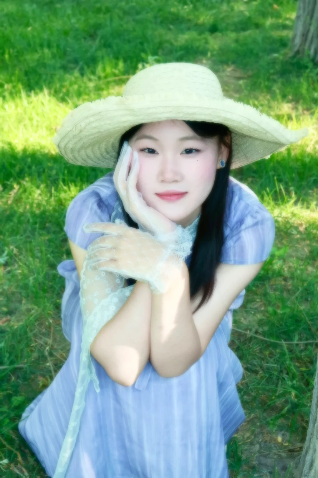 少女的心事散落在绿荫里🌸