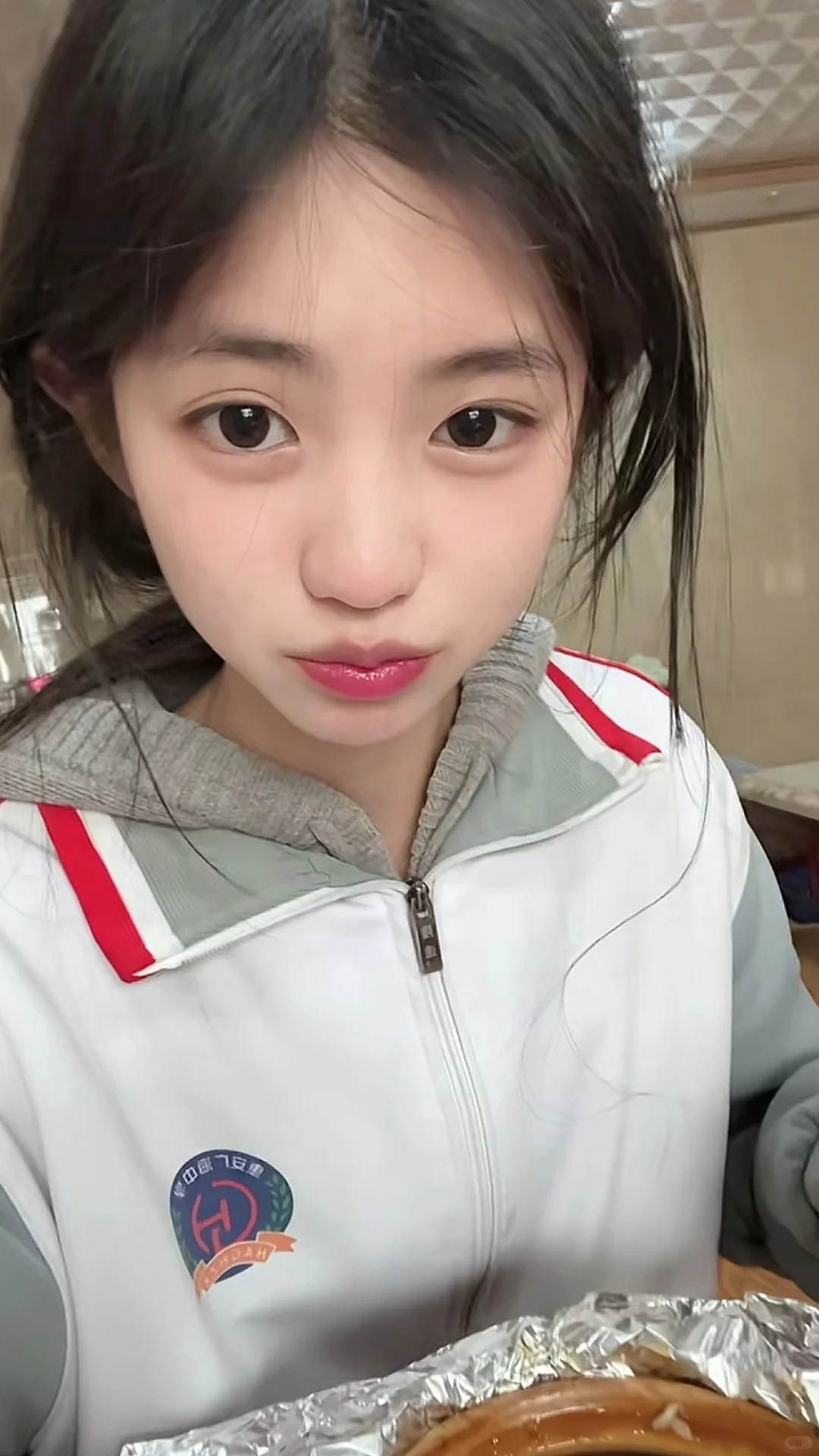 好漂亮的女孩子耶ฅ́˘ฅ̀