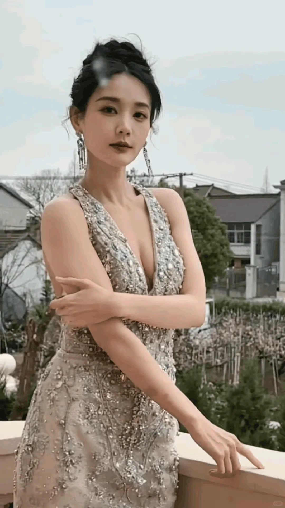 李一桐｜身材有点绝喔 …