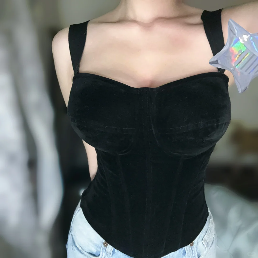 lanyi的黑色平板绒下面可以搭什么穿