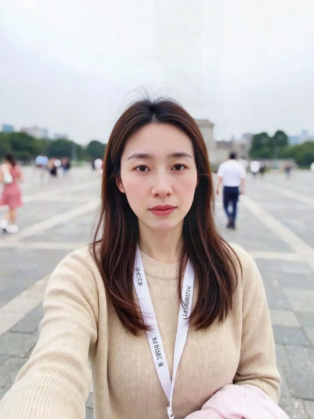 36岁离异阿姨/笑起来好看还是不笑好看