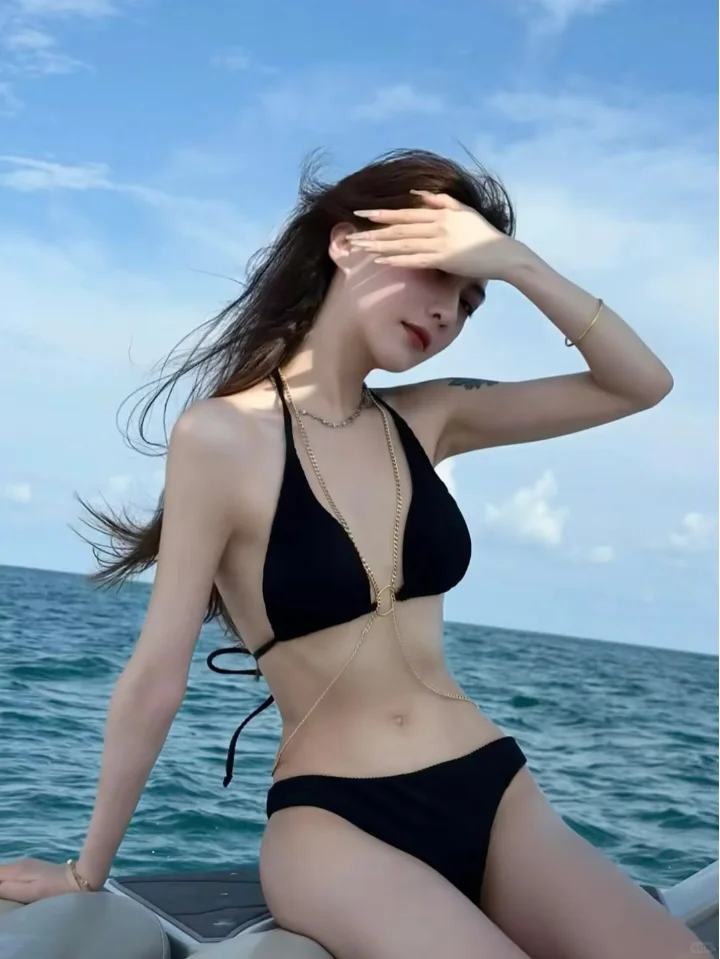 💥海上的酷辣魅力 | 链条装饰黑色比基尼