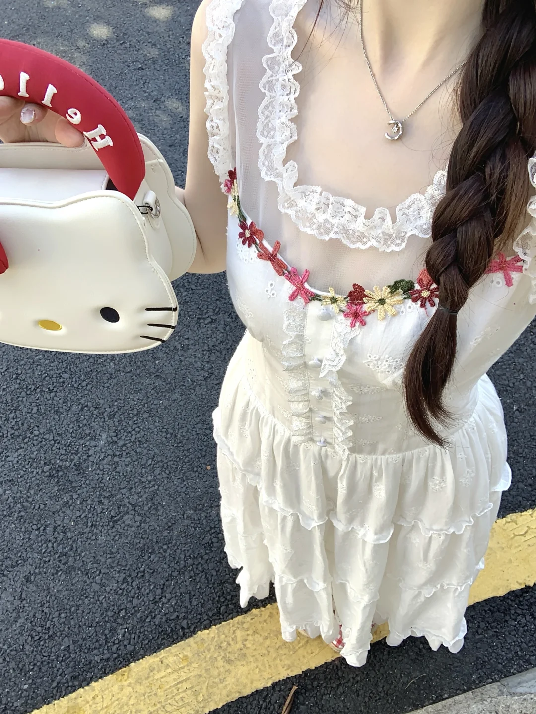 温柔暴击！这条裙子的领口设计让我疯狂心动