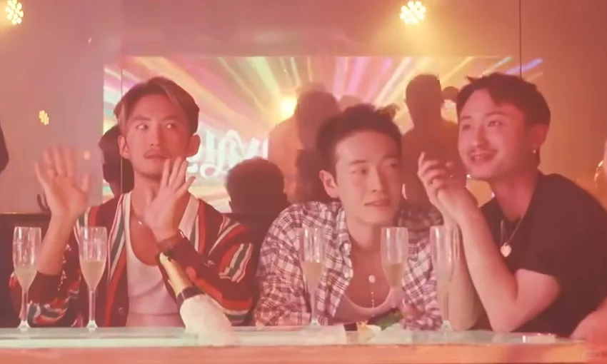 彦晴亮太卿卿我我，大小姐骏吃瓜