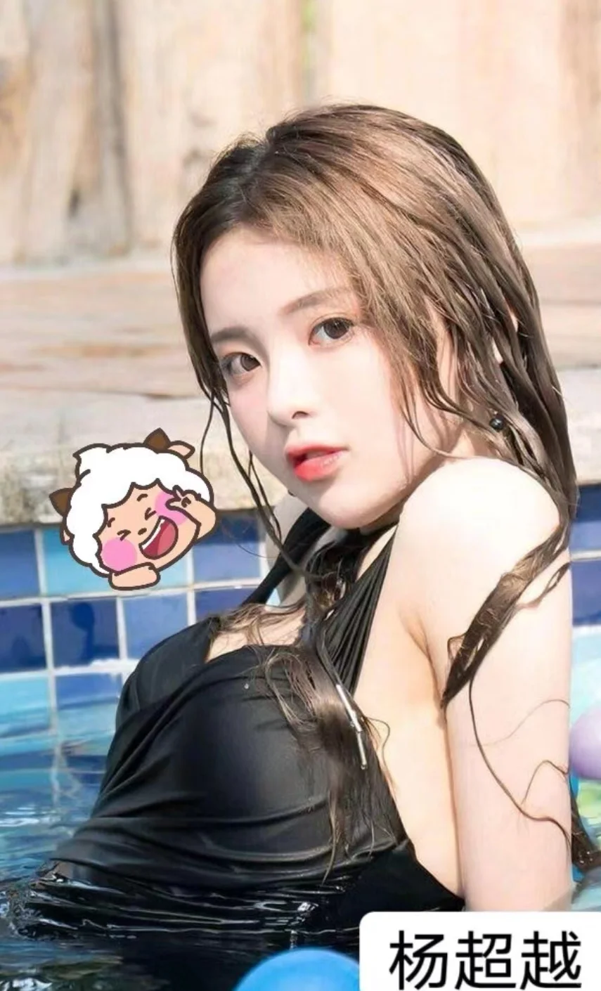 女明星穿泳衣
