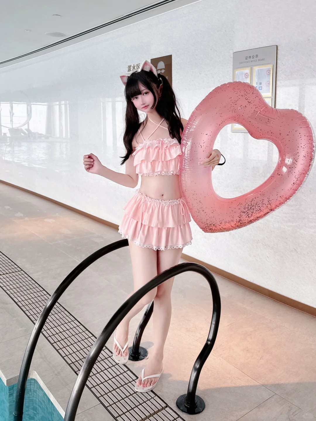 不游泳的泳装猫猫🎀