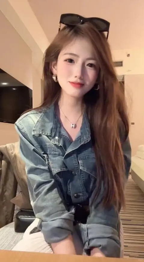 05杭州女大学生，在线找宠人大叔
