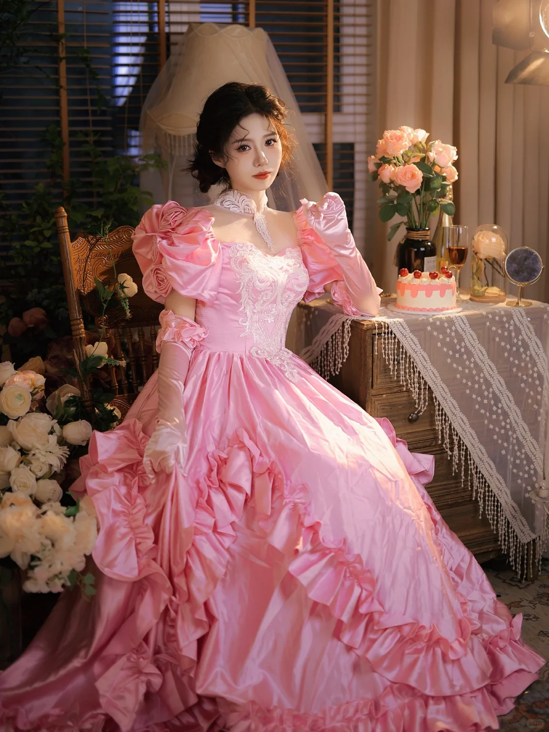 偷穿妈妈的粉色婚纱｜粉色复古生日写真