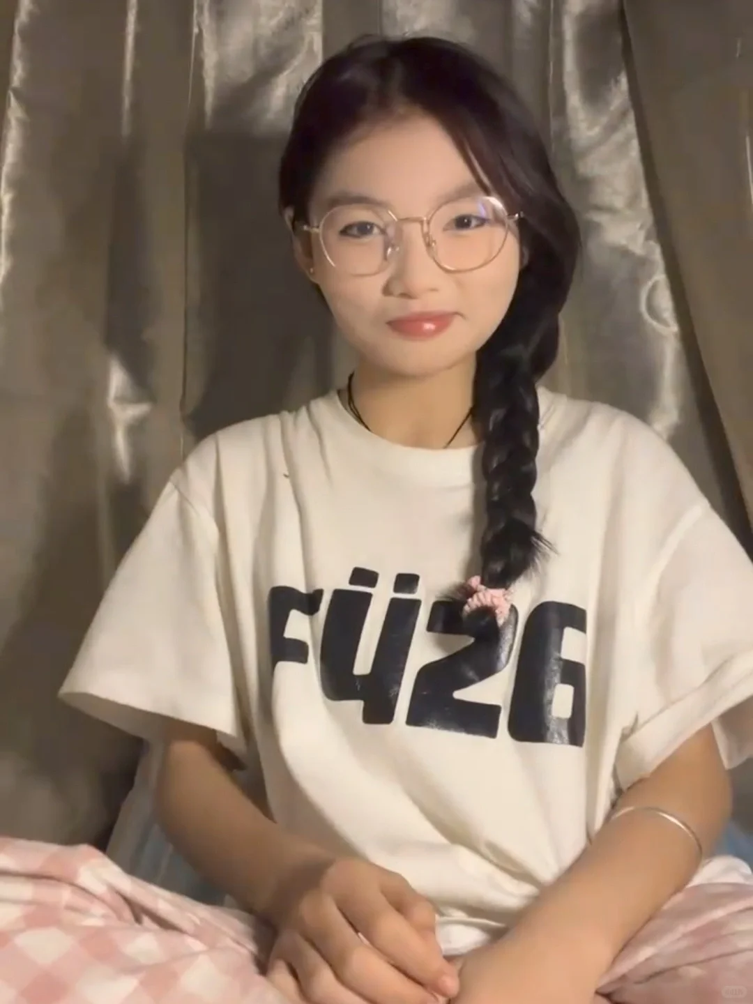 哇哦～这女孩怎么这么甜啊！