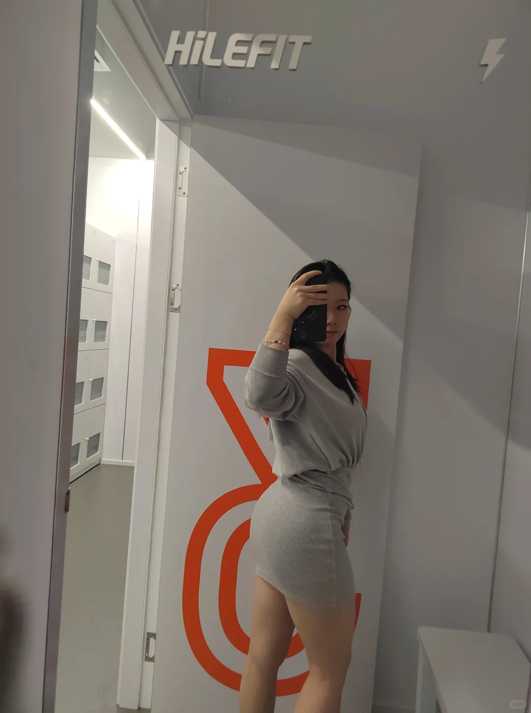 果真包臀裙才能展现健身女孩的曲线美