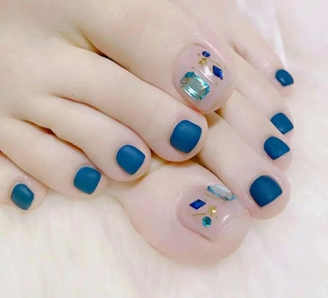 夏日美足显白