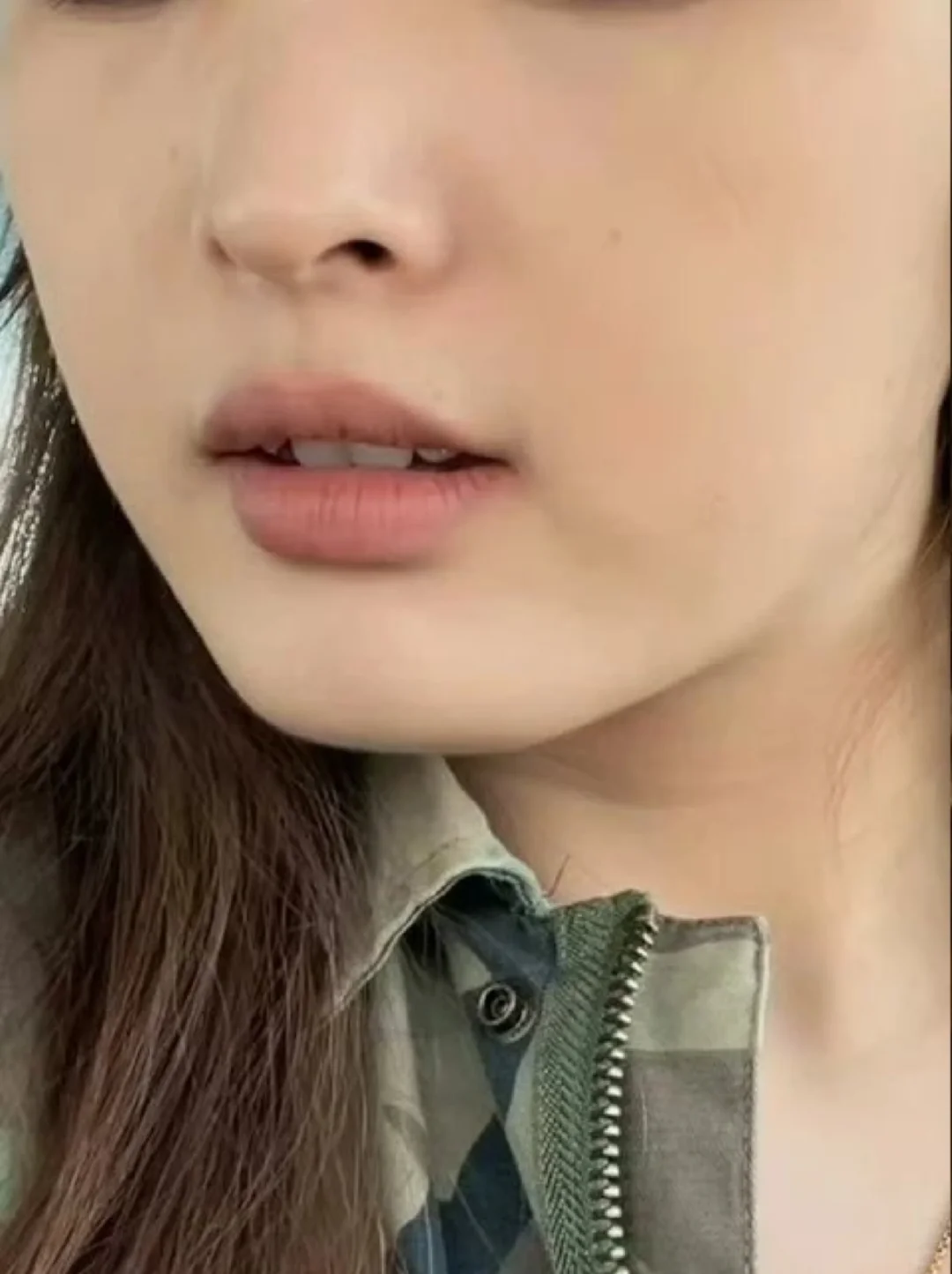 04女大第一次biu下巴，自然嘛