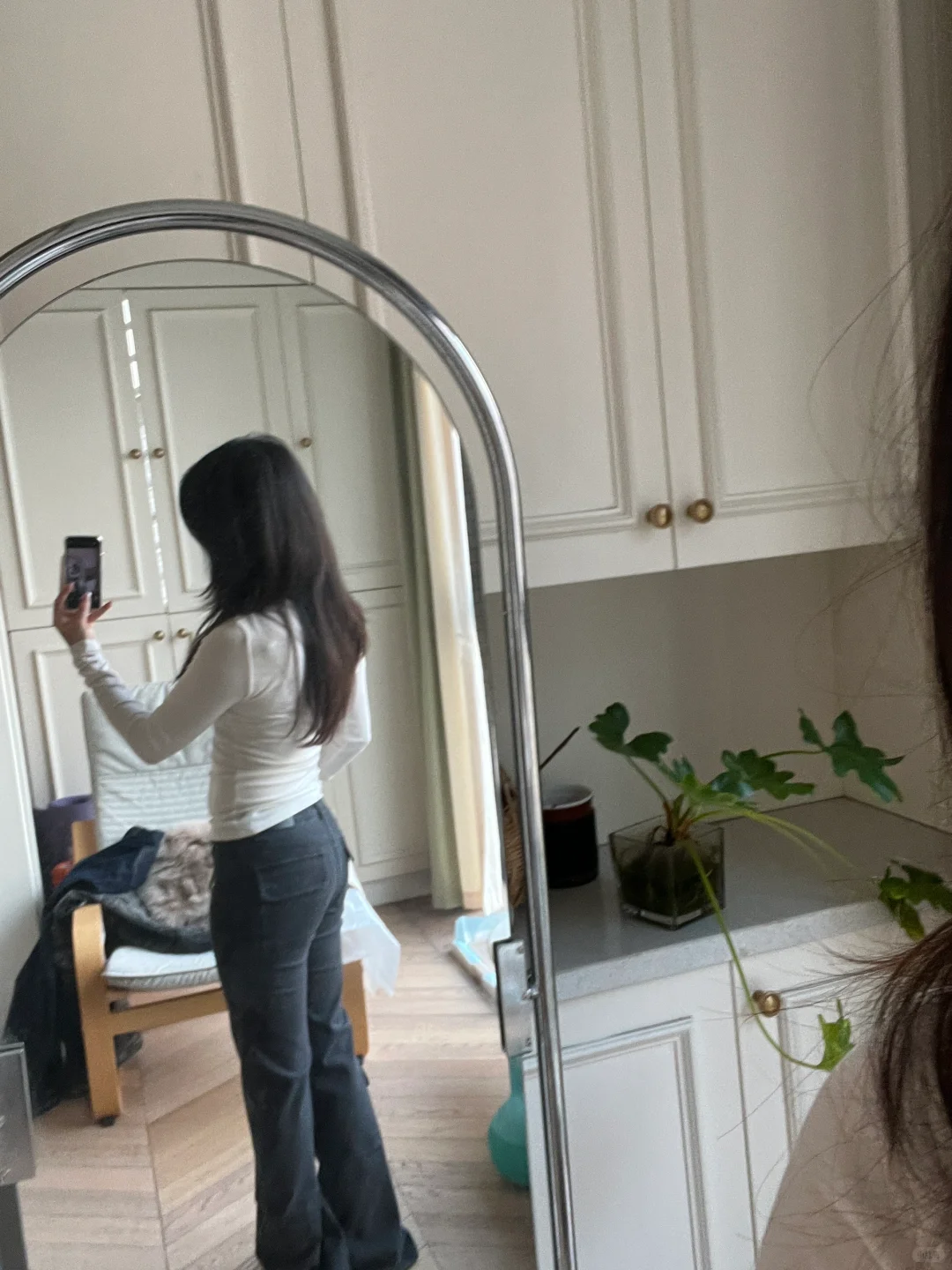 据说健身房穿红黑配色的女人都练得好