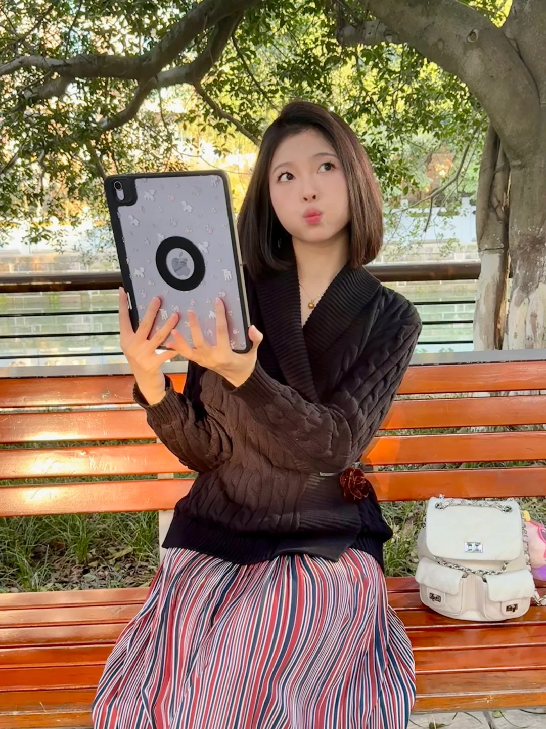 发财宅女巨显白的气质通勤穿搭