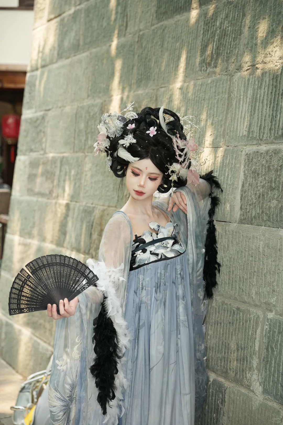 迎来两位新美女加入