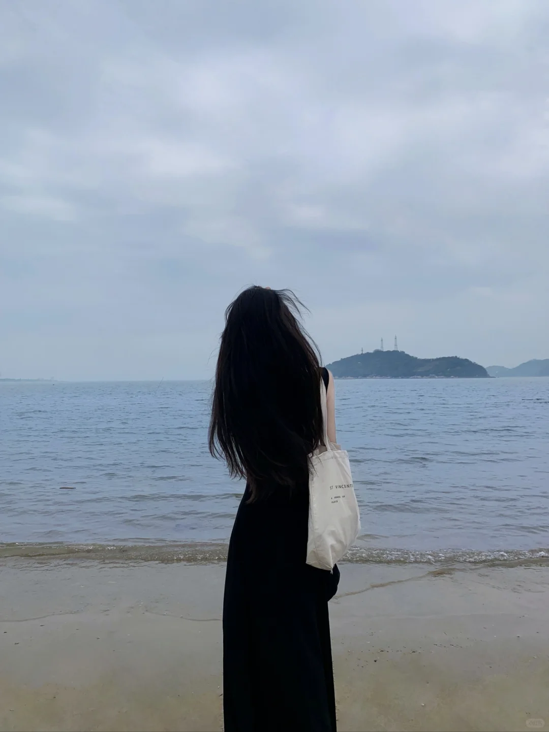 啊啊啊☁️阴天海边这样拍好有感觉～