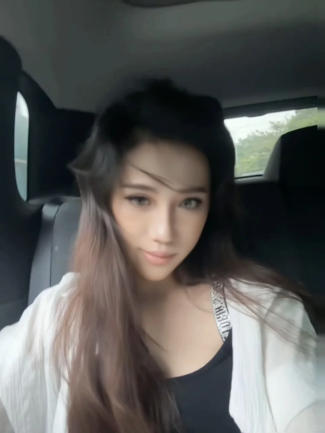 发抖音被好多美女夸的两张