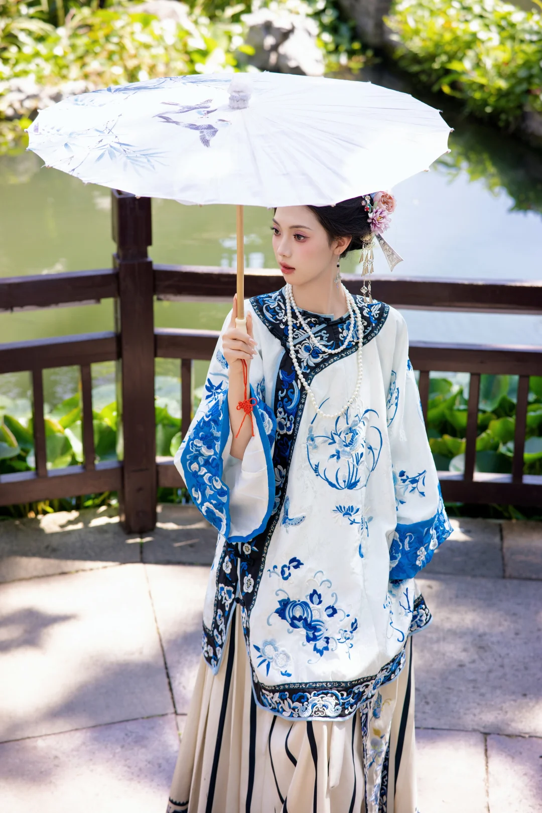 南浔|她是娇艳的花朵🌸也是锋利的刀🔪