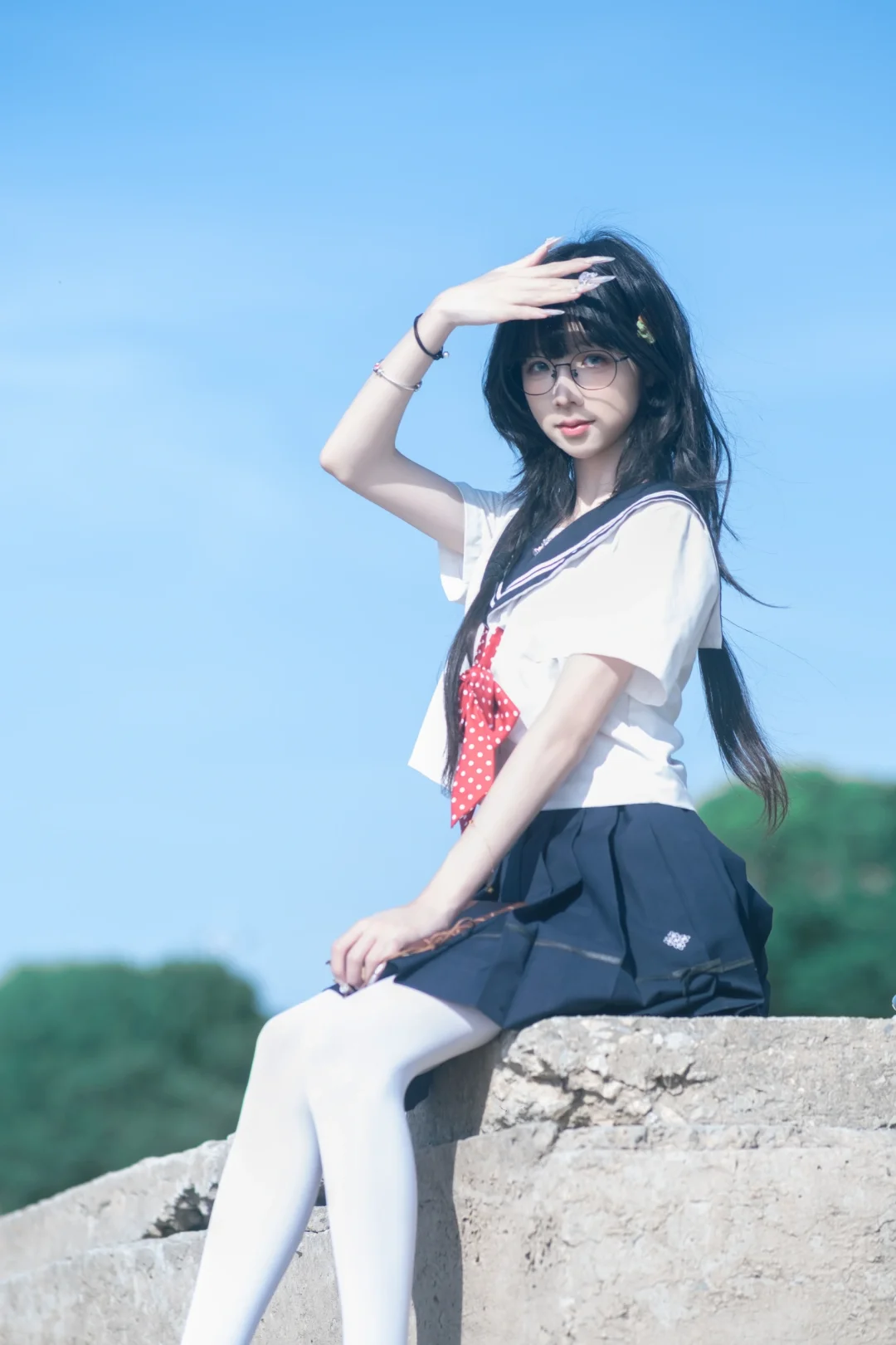 蓝色的天，江水，与你