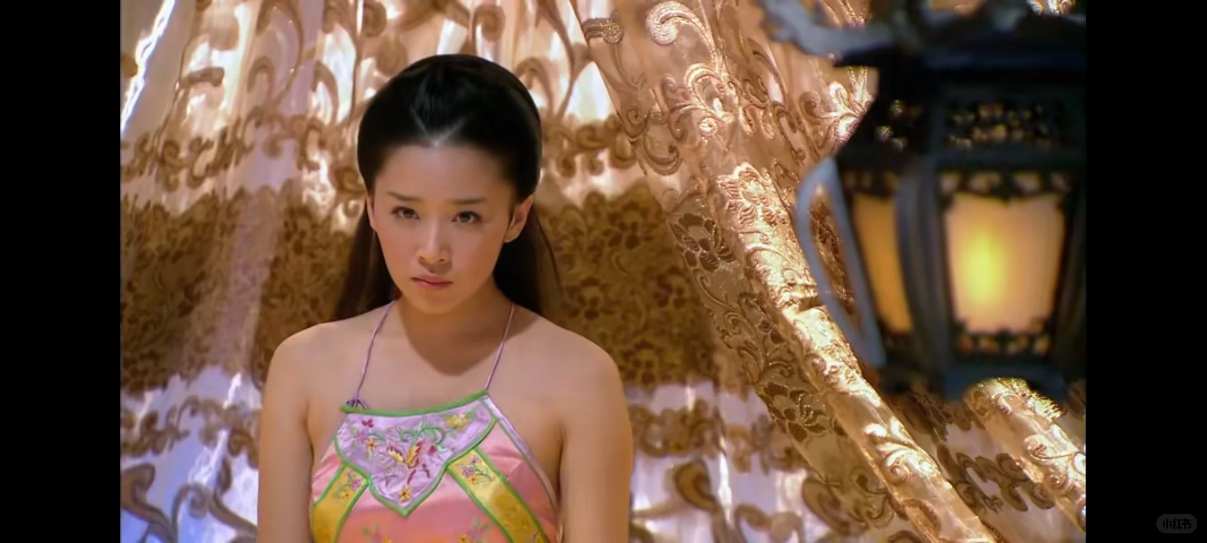 古装美女肚兜诱惑