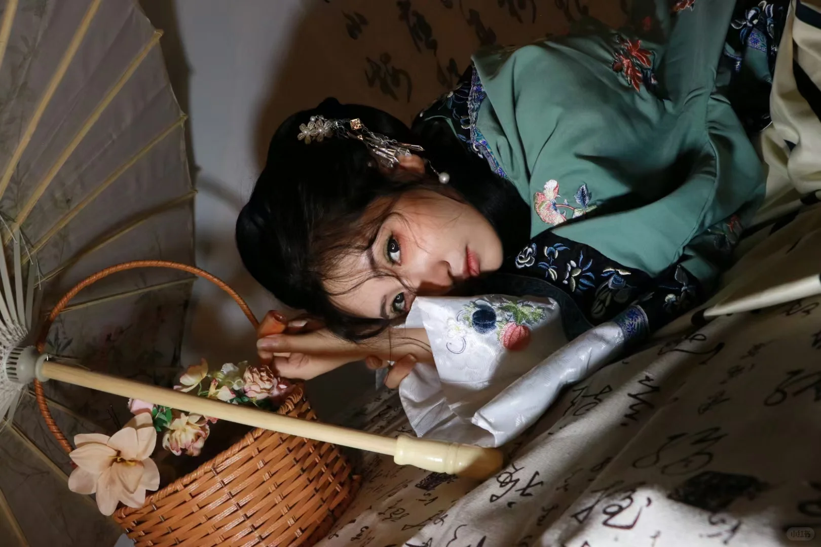 从此音尘各悄然，春山如黛草如烟