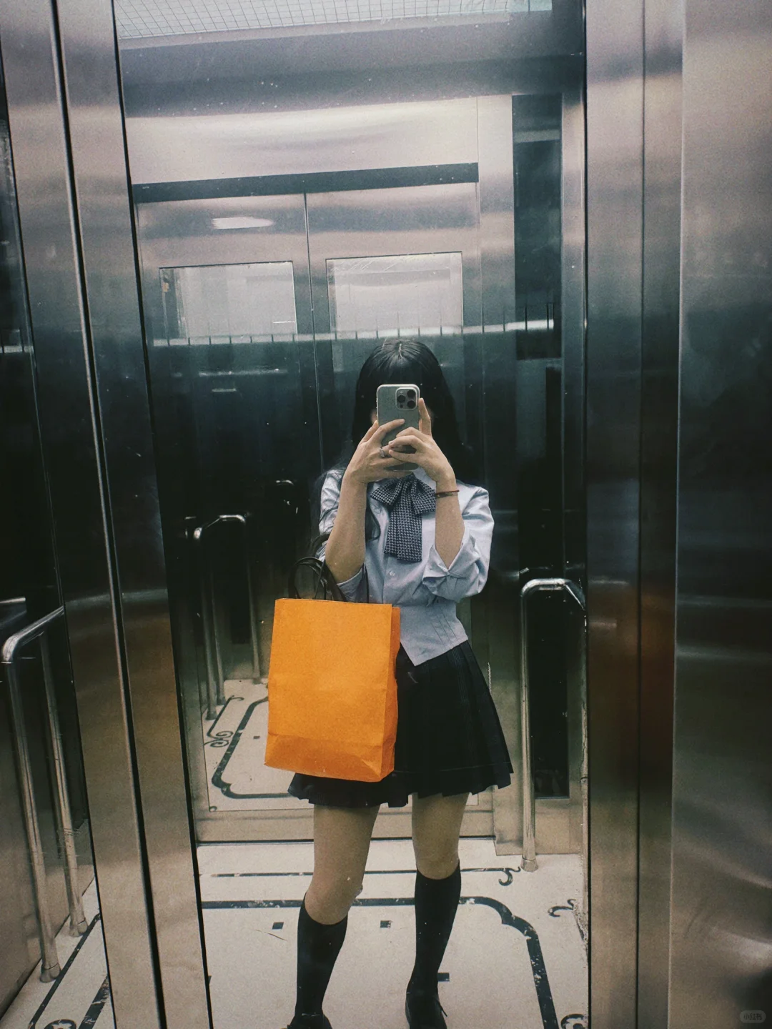 长得很匀称一女的