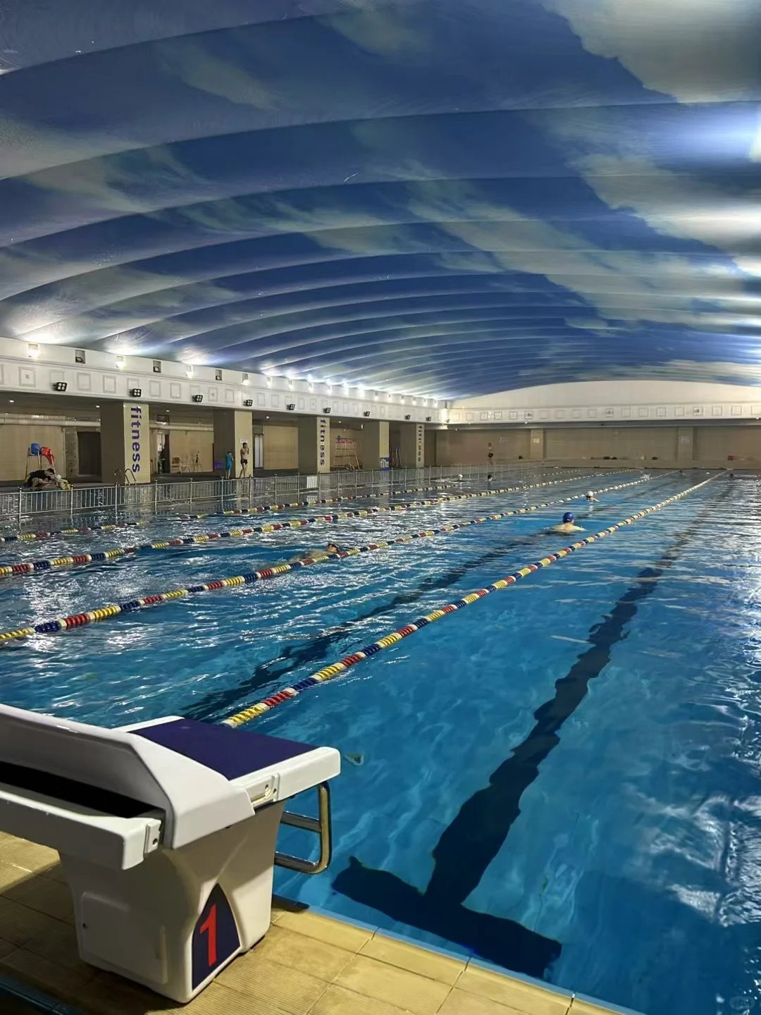 健身兼游泳的女教练🏋🏻🏊🏻