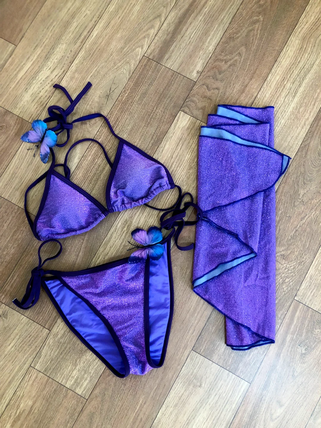 海边的紫色泳衣🩱