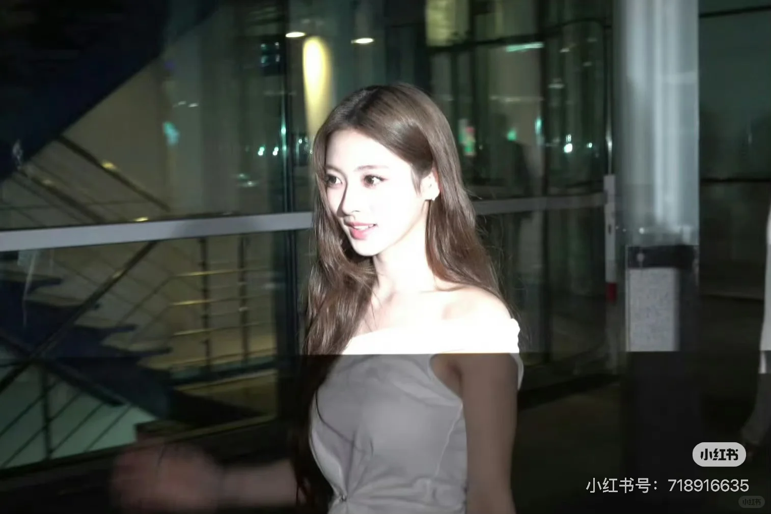 女神毫不费力的美…