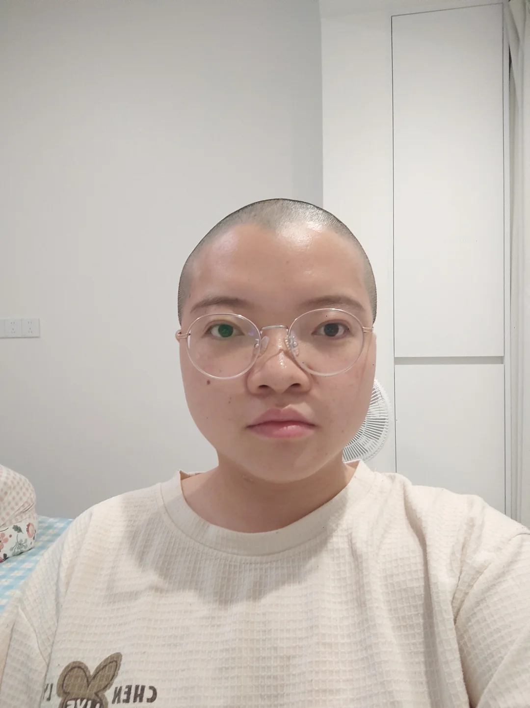 自从寸了，好喜欢自己凶凶的表情
