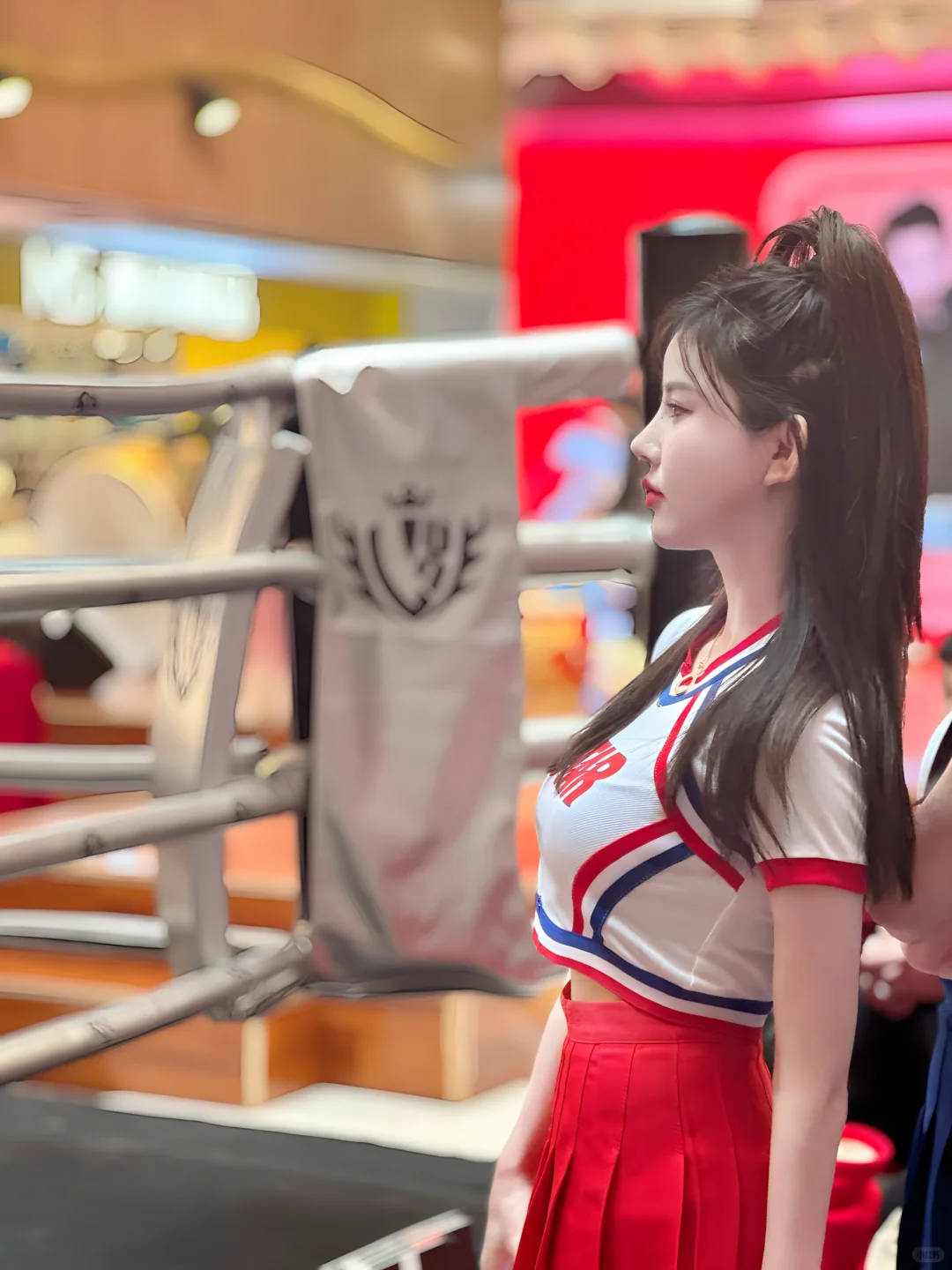 拳击举牌女郎🥊
