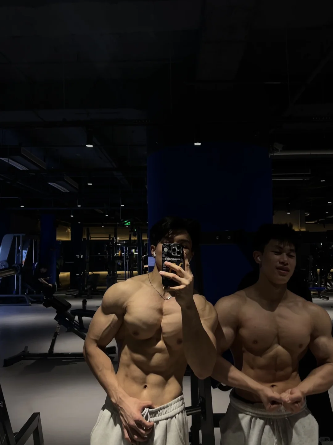 丝丝入镜的🐻肌